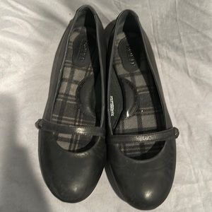 Born flat shoes size 8